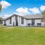 5 Star House - Chic Mid-Century Modern Luxury Home