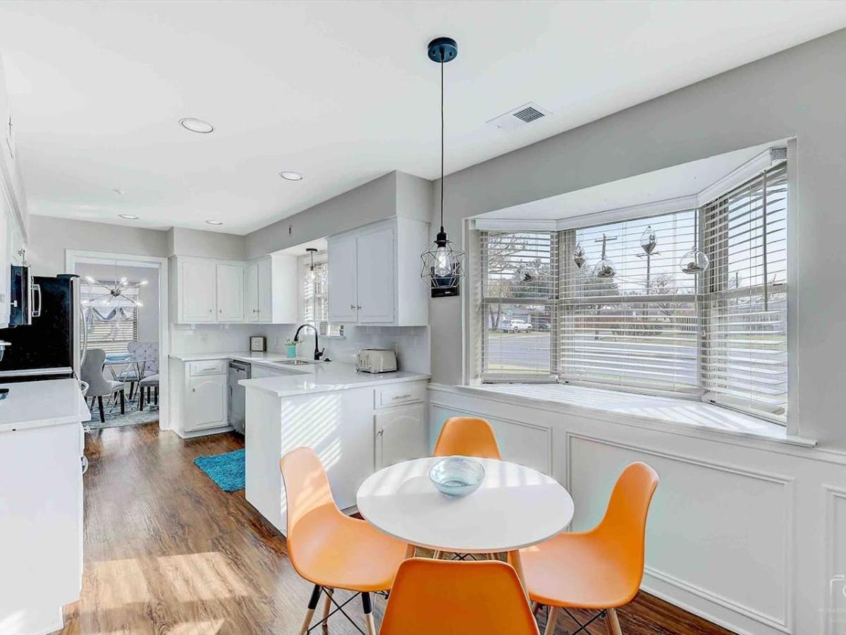 5 Star House - Chic Mid-century Modern Luxury Dallas